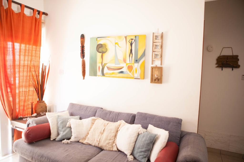 Aquarian Beachfront Apartment Larnaca Extérieur photo