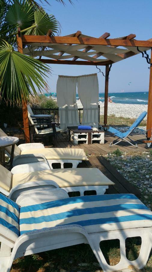 Aquarian Beachfront Apartment Larnaca Extérieur photo